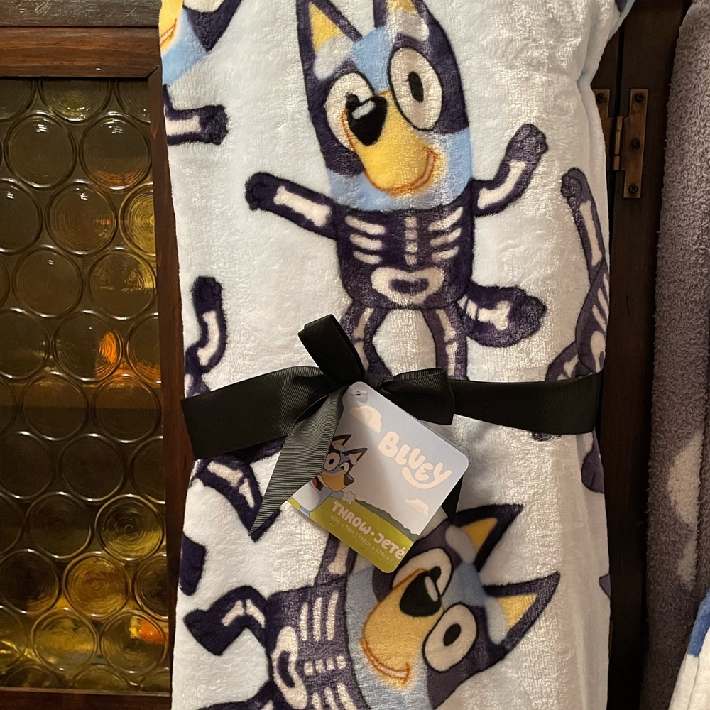 Bluey Skeleton X-ray Halloween Throw Blanket NEW   60”x70”
